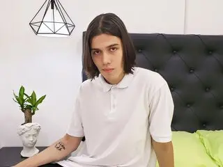 Real porn nude AngeloKravitz